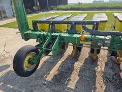 John Deere 1710 – 18 Row 22” Max Emerge Plus Vacu Meter Planter, Insecticide Boxes, Markers, Corn E-