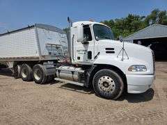 2000 Mack Vision 600 Day Cab Semi, 708,319 Miles, Eaton Fuller Automatic Transmission, Jake Brake, P