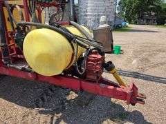 Hardi Navigator 1000 Sprayer, 100’ Boom, 1000 Gallon Poly Tank, 13.6x38 Tires with Duals, Hydraulic