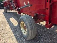 IH Model 1020 Bean Head, 25’ Wide, Bolt on Sections, Comes with 4 Wheel Header Trailer, 9.5L-14 Tire