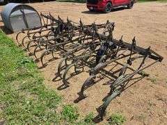 13’ John Deere Chisel Plow