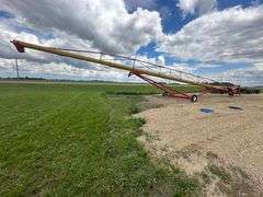 Westfield 13” x 91’ Auger, Right Angle Drive, 540 PTO, Hydraulic Lift, Hopper Walker with 2 Remotes,