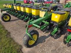 John Deere 1710 – 18 Row 22” Max Emerge Plus Vacu Meter Planter, Insecticide Boxes, Markers, Corn E-