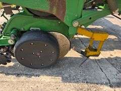 John Deere 1710 – 18 Row 22” Max Emerge Plus Vacu Meter Planter, Insecticide Boxes, Markers, Corn E-