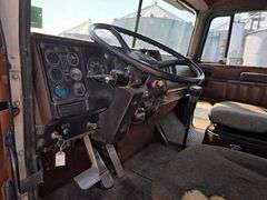 1988 International Day Cab Semi, 953,035 Miles, 9 Speed Eaton Transmission, Muncie 1 Line High Flow