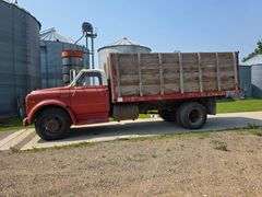 1970 Chevrolet C50 Single Axle Grain Truck, V8 Engine, 4+2 Transmission, 8.25 x 20 Front and Rear Ti