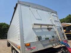 1997 Wilson Commander 40’ Grain Hopper, Roll Tarp, Spring Ride, Rear Ladder, New Tarp, 11R22.5 Tires