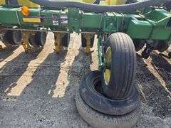 John Deere 1710 – 18 Row 22” Max Emerge Plus Vacu Meter Planter, Insecticide Boxes, Markers, Corn E-