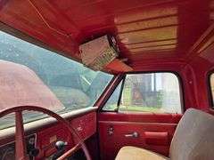 1970 Chevrolet C50 Single Axle Grain Truck, V8 Engine, 4+2 Transmission, 8.25 x 20 Front and Rear Ti