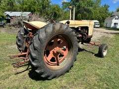 Case 400 Wide Front, 3pt, 1 Set of Rear Hydraulics, Hours Unknown, Diesel, 14.9 x 38 Rears, Runs Per