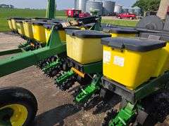 John Deere 1710 – 18 Row 22” Max Emerge Plus Vacu Meter Planter, Insecticide Boxes, Markers, Corn E-