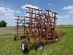 Melroe 420 Multiweeder, 30’, 4 Bar Harrow