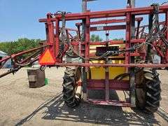 Hardi Navigator 1000 Sprayer, 100’ Boom, 1000 Gallon Poly Tank, 13.6x38 Tires with Duals, Hydraulic