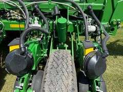 2014 John Deere 1770NT Planter, *Has 2021 Exact Emerge Update*, Hydraulic Downforce, 500 Gallon Liqu