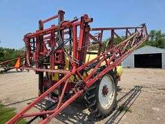 Hardi Navigator 1000 Sprayer, 100’ Boom, 1000 Gallon Poly Tank, 13.6x38 Tires with Duals, Hydraulic