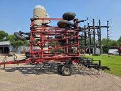 Case IH 48’ Tiger Mate II Tri Fold Digger, 7.60-15 Front Tires, 9.5-15 Tires on Wings and 11L-15 Tir