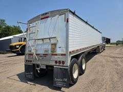 1997 Wilson Commander 40’ Grain Hopper, Roll Tarp, Spring Ride, Rear Ladder, New Tarp, 11R22.5 Tires