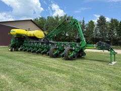 2014 John Deere 1770NT Planter, *Has 2021 Exact Emerge Update*, Hydraulic Downforce, 500 Gallon Liqu
