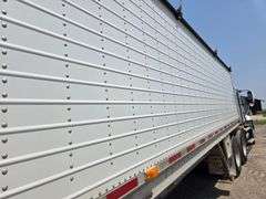 1997 Wilson Commander 40’ Grain Hopper, Roll Tarp, Spring Ride, Rear Ladder, New Tarp, 11R22.5 Tires