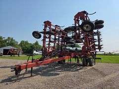 Case IH 48’ Tiger Mate II Tri Fold Digger, 7.60-15 Front Tires, 9.5-15 Tires on Wings and 11L-15 Tir