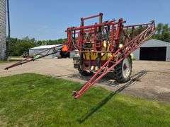 Hardi Navigator 1000 Sprayer, 100’ Boom, 1000 Gallon Poly Tank, 13.6x38 Tires with Duals, Hydraulic