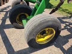John Deere 2700 – 9 Shank Disc Ripper with Hydraulic Rear Disk Leveling Bar, Single Point Depth Cont