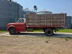 1970 Chevrolet C50 Single Axle Grain Truck, V8 Engine, 4+2 Transmission, 8.25 x 20 Front and Rear Ti