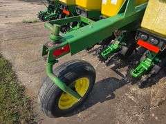 John Deere 1710 – 18 Row 22” Max Emerge Plus Vacu Meter Planter, Insecticide Boxes, Markers, Corn E-