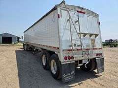 1997 Wilson Commander 40’ Grain Hopper, Roll Tarp, Spring Ride, Rear Ladder, New Tarp, 11R22.5 Tires
