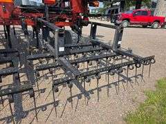 Case IH 48’ Tiger Mate II Tri Fold Digger, 7.60-15 Front Tires, 9.5-15 Tires on Wings and 11L-15 Tir
