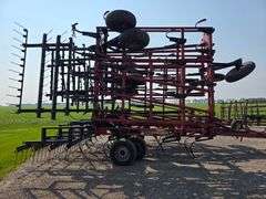 Case IH 48’ Tiger Mate II Tri Fold Digger, 7.60-15 Front Tires, 9.5-15 Tires on Wings and 11L-15 Tir