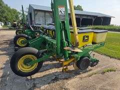 John Deere 1710 – 18 Row 22” Max Emerge Plus Vacu Meter Planter, Insecticide Boxes, Markers, Corn E-