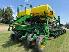 2014 John Deere 1770NT Planter, *Has 2021 Exact Emerge Update*, Hydraulic Downforce, 500 Gallon Liqu