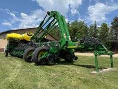 2014 John Deere 1770NT Planter, *Has 2021 Exact Emerge Update*, Hydraulic Downforce, 500 Gallon Liqu