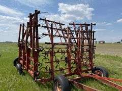 Melroe 420 Multiweeder, 30’, 4 Bar Harrow