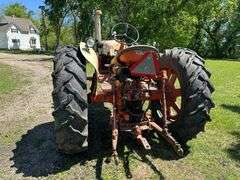 Case 400 Wide Front, 3pt, 1 Set of Rear Hydraulics, Hours Unknown, Diesel, 14.9 x 38 Rears, Runs Per