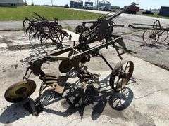 John Deere No. 44 2-14”-16” Slat Bottom Plow on Steel, Clutch Lift, (2) Coulters