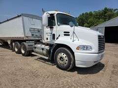 2000 Mack Vision 600 Day Cab Semi, 708,319 Miles, Eaton Fuller Automatic Transmission, Jake Brake, P