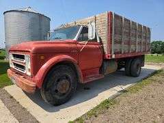 1970 Chevrolet C50 Single Axle Grain Truck, V8 Engine, 4+2 Transmission, 8.25 x 20 Front and Rear Ti