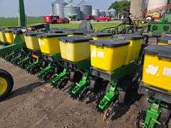 John Deere 1710 – 18 Row 22” Max Emerge Plus Vacu Meter Planter, Insecticide Boxes, Markers, Corn E-