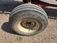IH Model 1020 Bean Head, 25’ Wide, Bolt on Sections, Comes with 4 Wheel Header Trailer, 9.5L-14 Tire