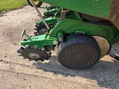 John Deere 1710 – 18 Row 22” Max Emerge Plus Vacu Meter Planter, Insecticide Boxes, Markers, Corn E-