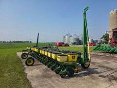 John Deere 1710 – 18 Row 22” Max Emerge Plus Vacu Meter Planter, Insecticide Boxes, Markers, Corn E-