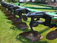 John Deere 3710 – 10 Bottom Onland Plow, Auto Reset with Coulters, Adjustable from 16” – 20” Widths,