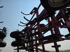 Case IH 48’ Tiger Mate II Tri Fold Digger, 7.60-15 Front Tires, 9.5-15 Tires on Wings and 11L-15 Tir