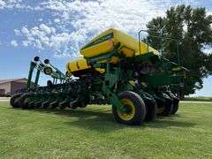 2014 John Deere 1770NT Planter, *Has 2021 Exact Emerge Update*, Hydraulic Downforce, 500 Gallon Liqu
