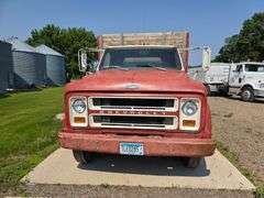 1970 Chevrolet C50 Single Axle Grain Truck, V8 Engine, 4+2 Transmission, 8.25 x 20 Front and Rear Ti