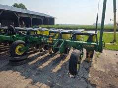 John Deere 1710 – 18 Row 22” Max Emerge Plus Vacu Meter Planter, Insecticide Boxes, Markers, Corn E-