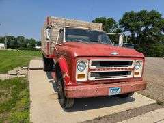 1970 Chevrolet C50 Single Axle Grain Truck, V8 Engine, 4+2 Transmission, 8.25 x 20 Front and Rear Ti