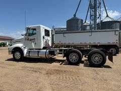 2007 International 9400 Day Cab Semi, 442,458 Miles, Cummins ISX 15 Engine, 10 Speed Transmission, 2